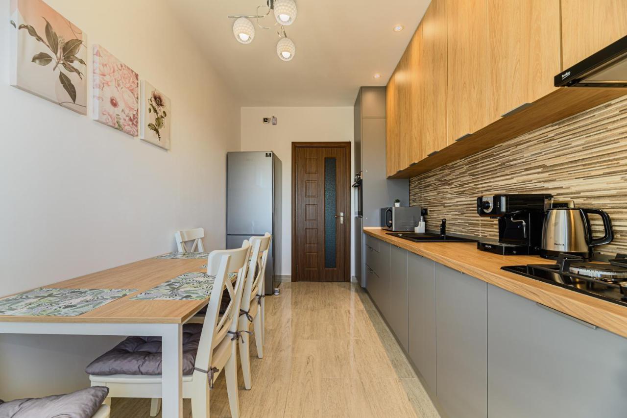 The Mountain Nest Apartment Brasov Bagian luar foto